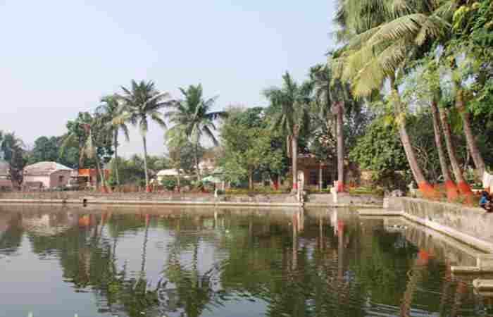 Punyipukur – sacred site in Kamarpukur / Jayrambati